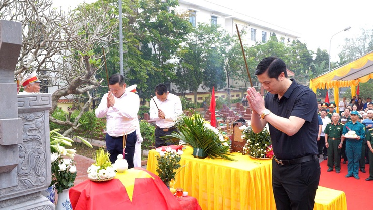 XÃ DÂN HÒA TRANG TRỌNG TỔ CHỨC LỄ TRUY ĐIỆU VÀ AN TÁNG HÀI CỐT LIỆT SĨ NGUYỄN ĐỨC YÊN- Ảnh 7.