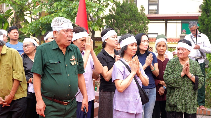 XÃ DÂN HÒA TRANG TRỌNG TỔ CHỨC LỄ TRUY ĐIỆU VÀ AN TÁNG HÀI CỐT LIỆT SĨ NGUYỄN ĐỨC YÊN- Ảnh 5.