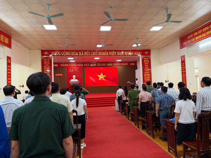 DÂN HÒA: CHÀO CỜ THÁNG 4 – BÍ THƯ ĐẢNG ỦY MAI XUÂN TRƯỜNG GHI NHẬN KẾT QUẢ THÁNG 3, GIAO NHIỆM VỤ TRỌNG TÂM TRONG THÁNG 4- Ảnh 1.