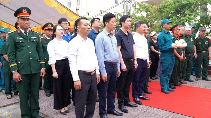 XÃ DÂN HÒA TRANG TRỌNG TỔ CHỨC LỄ TRUY ĐIỆU VÀ AN TÁNG HÀI CỐT LIỆT SĨ NGUYỄN ĐỨC YÊN- Ảnh 4.