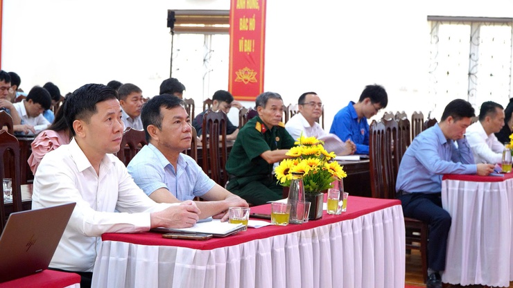 HỘI NGHỊ GIAO BAN BAN CÔNG TÁC 35 ĐẢNG ỦY QUÝ 1 BÁO CÁO VIÊN, CỘNG TÁC VIÊN DƯ LUẬN XÃ HỘI, VÀ BAN CHỈ ĐẠO THỰC HIỆN DÂN CHỦ CƠ SỞ XÃ DÂN HÒA- Ảnh 7.