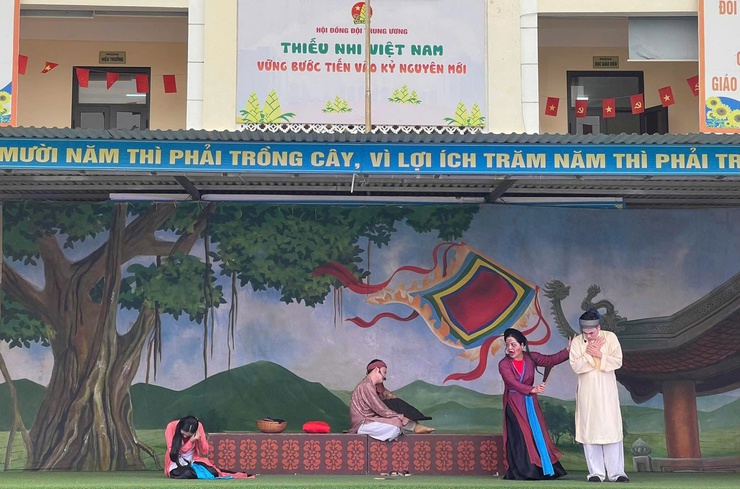 XÃ VĨNH THANH BIỂU DIỄN NGHỆ THUẬT CHÈO TẠI TRƯỜNG THCS VĨNH NGỌC- Ảnh 3.