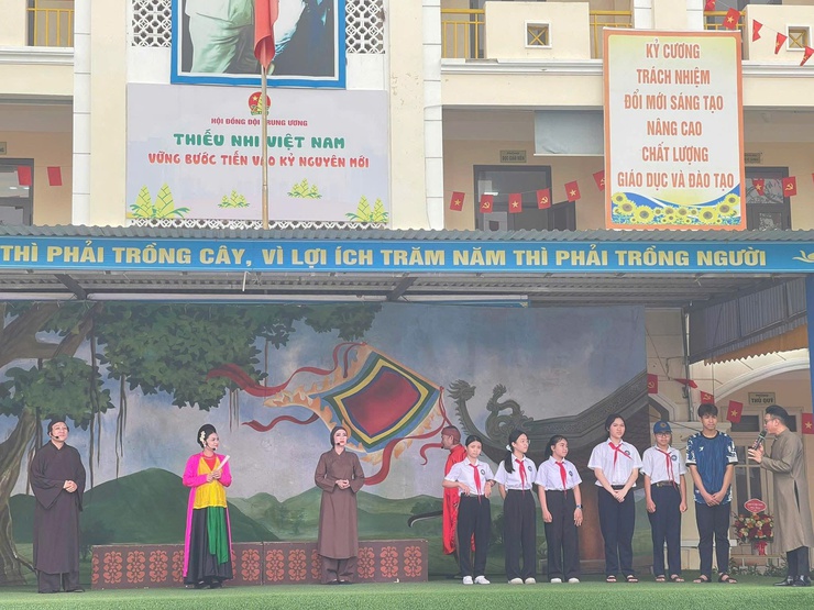 XÃ VĨNH THANH BIỂU DIỄN NGHỆ THUẬT CHÈO TẠI TRƯỜNG THCS VĨNH NGỌC- Ảnh 5.