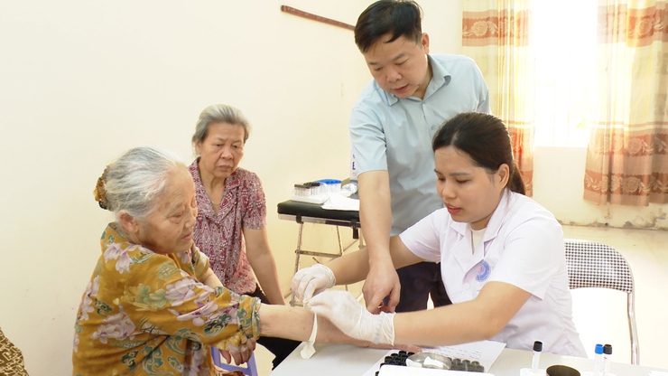 XÃ ỨNG HÒA TỔ CHỨC KHÁM SỨC KHỎE CHO NGƯỜI CAO TUỔI NHÂN NGÀY SỨC KHỎE TOÀN DÂN 7/4.- Ảnh 1.