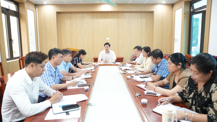 Đồng chí Bí thư Đảng uỷ, Chủ tịch HĐND xã làm việc với Ban Thường trực UB MTTQ và các tổ chức chính trị - xã hội về kết quả công tác quý I, triển khai nhiệm vụ trọng tâm quý II/2026- Ảnh 1.