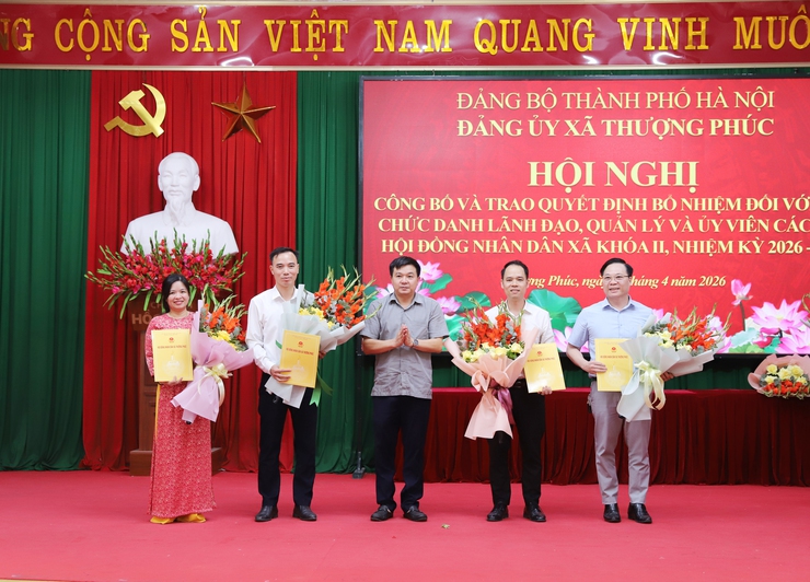 Đảng ủy xã Thượng Phúc công bố và trao Quyết định bổ nhiệm các chức danh lãnh đạo, quản lý và Ủy viên các Ban của Hội đồng nhân dân xã khóa II- Ảnh 3.