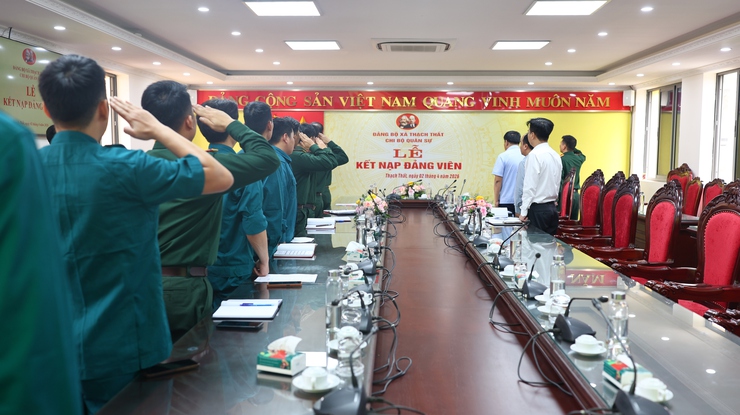 Ban Chỉ huy Quân sự xã Thạch Thất tổ chức Lễ kết nạp Đảng viên mới năm 2026- Ảnh 4.