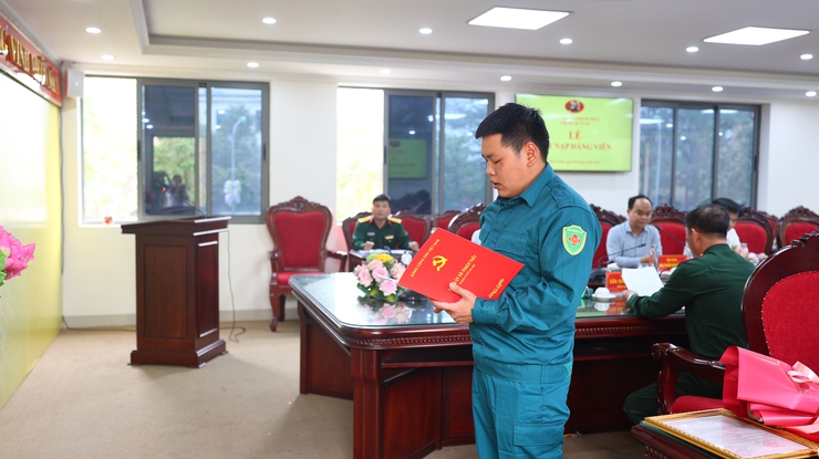 Ban Chỉ huy Quân sự xã Thạch Thất tổ chức Lễ kết nạp Đảng viên mới năm 2026- Ảnh 5.