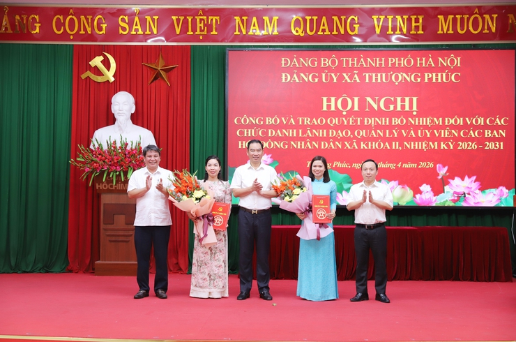Đảng ủy xã Thượng Phúc công bố và trao Quyết định bổ nhiệm các chức danh lãnh đạo, quản lý và Ủy viên các Ban của Hội đồng nhân dân xã khóa II- Ảnh 4.