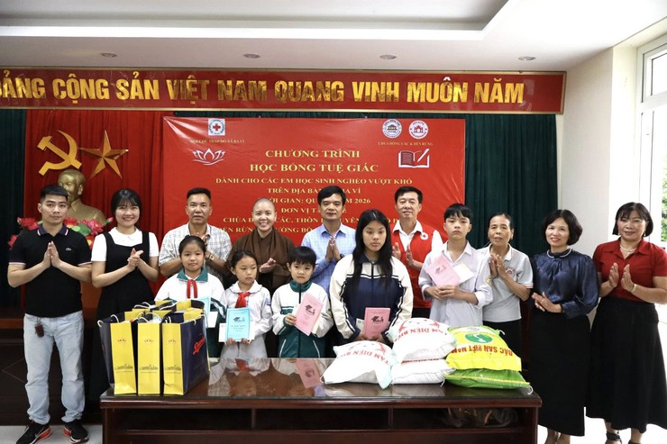 CHƯƠNG TRÌNH HỌC BỔNG “TUỆ GIÁC” – LAN TỎA YÊU THƯƠNG, TIẾP SỨC ĐẾN TRƯỜNG- Ảnh 1.