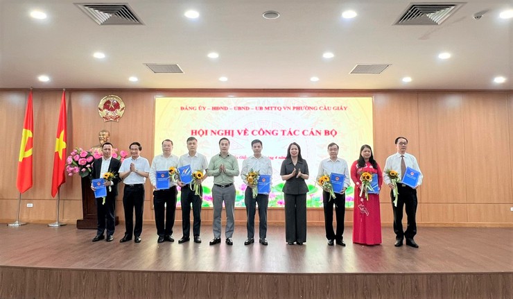 THƯỜNG TRỰC HĐND PHƯỜNG CẦU GIẤY CÔNG BỐ NGHỊ QUYẾT KIỆN TOÀN NHÂN SỰ CÁC BAN HĐND NHIỆM KỲ 2026 - 2031- Ảnh 4.