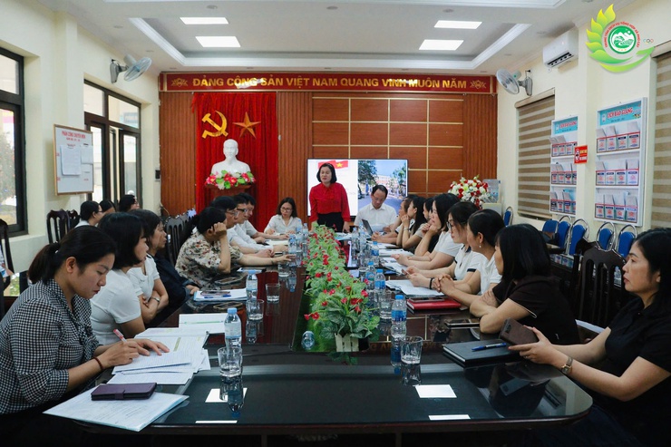 Chi bộ Trường THCS Đông Yên sinh hoạt thường kỳ tháng 4/2026: Nâng cao chất lượng giáo dục, đẩy mạnh chuyển đổi số- Ảnh 1.