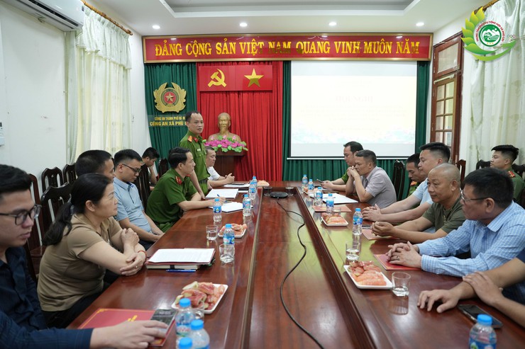 Công an xã Phú Cát tổ chức sơ kết công trình "Thắp sáng đường Quốc lộ 21A" giai đoạn 1- Ảnh 1.