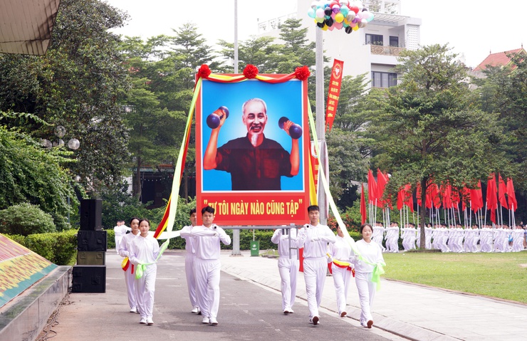 Sức khỏe toàn dân bắt đầu từ mỗi cá nhân, gia đình- Ảnh 1.