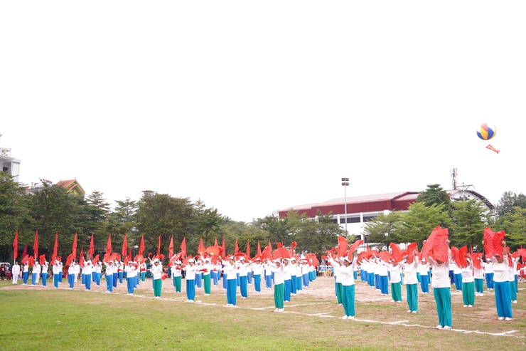 Sức khỏe toàn dân bắt đầu từ mỗi cá nhân, gia đình- Ảnh 3.