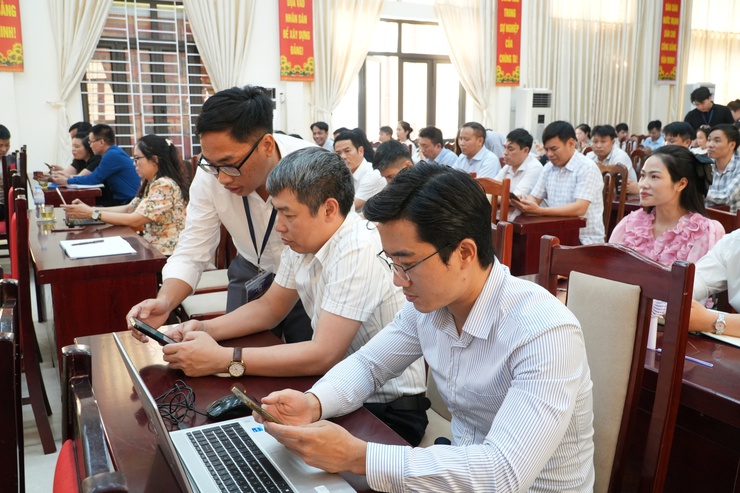 UBND xã Chuyên Mỹ đã tổ chức hội nghị tập huấn sử dụng hệ thống Hanoi Word- Ảnh 5.