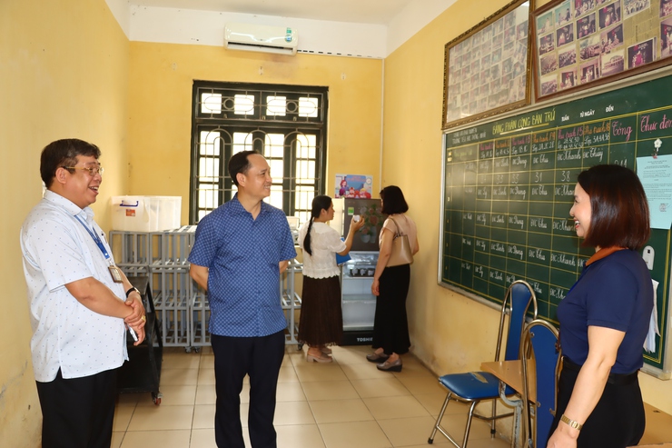 Thường trực Đảng uỷ xã kiểm tra công tác an toàn thực phẩm tại một số trường học trên địa bàn- Ảnh 5.