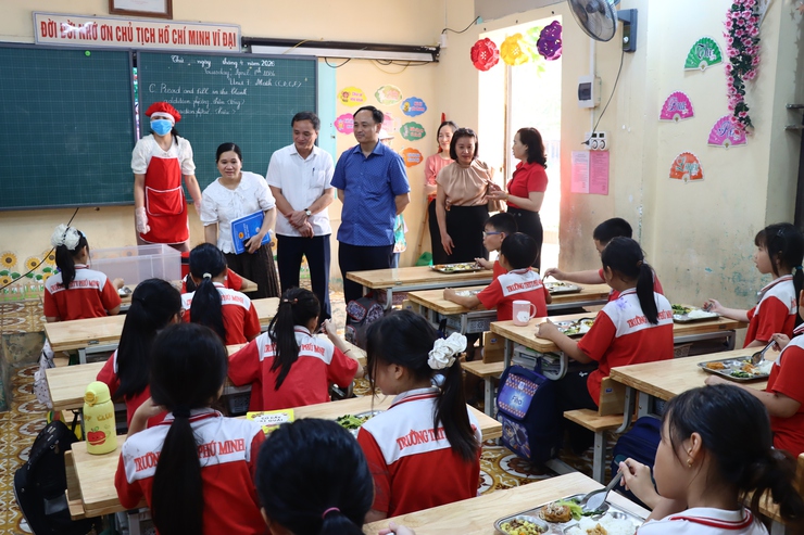 Thường trực Đảng uỷ xã kiểm tra công tác an toàn thực phẩm tại một số trường học trên địa bàn- Ảnh 8.