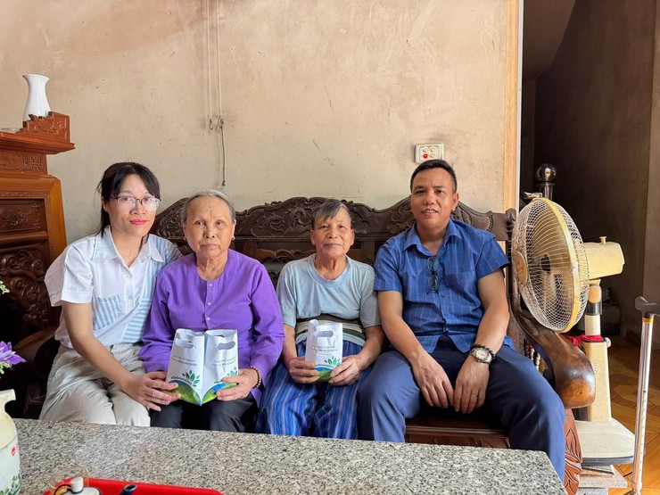 BÁC SĨ NGUYỄN VĂN HUY TẬN TÂM VỚI NGƯỜI GIÀ NEO ĐƠN- Ảnh 1.