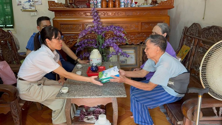 BÁC SĨ NGUYỄN VĂN HUY TẬN TÂM VỚI NGƯỜI GIÀ NEO ĐƠN- Ảnh 2.