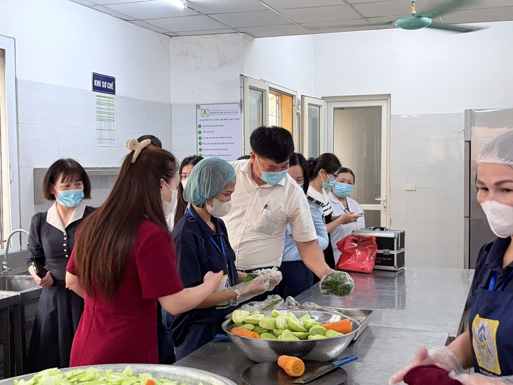 Phường Thanh Liệt tăng cường kiểm tra, giám sát công tác đảm bảo an toàn thực phẩm trong Quý I/2026.- Ảnh 2.