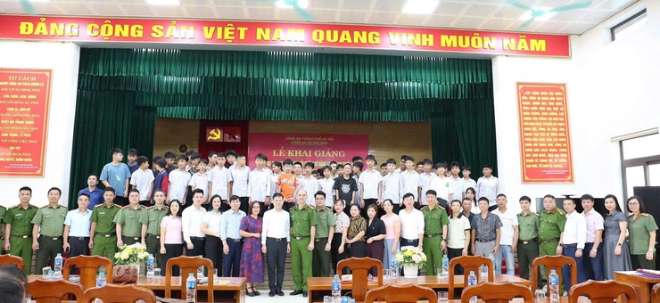 CÔNG AN XÃ SÓC SƠN TỔ CHỨC KHAI GIẢNG LỚP HỌC QUẢN LÝ, GIÁO DỤC, BỒI DƯỠNG KỸ NĂNG CHO THANH THIẾU NIÊN TRÊN ĐỊA BÀN XÃ KHOÁ 1 NĂM 2026- Ảnh 4.