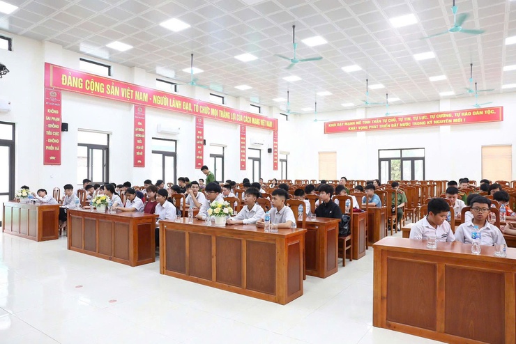 CÔNG AN XÃ SÓC SƠN TỔ CHỨC KHAI GIẢNG LỚP HỌC QUẢN LÝ, GIÁO DỤC, BỒI DƯỠNG KỸ NĂNG CHO THANH THIẾU NIÊN TRÊN ĐỊA BÀN XÃ KHOÁ 1 NĂM 2026- Ảnh 2.