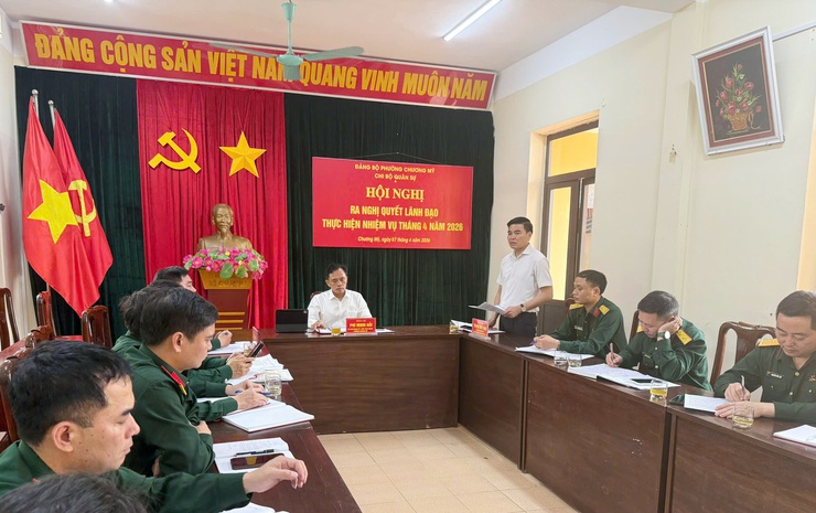 Chi bộ Quân sự phường Chương Mỹ sinh hoạt định kỳ, trao Huân chương Bảo vệ Tổ quốc hạng Nhất- Ảnh 6.