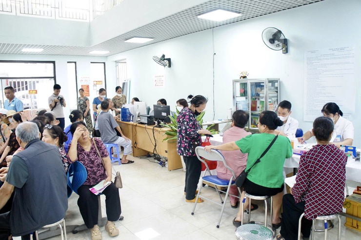 Phường Phú Thượng tổ chức thành công Chương trình khám sức khỏe nhân dân hưởng ứng Ngày Sức khỏe Thế giới (07/4)- Ảnh 4.