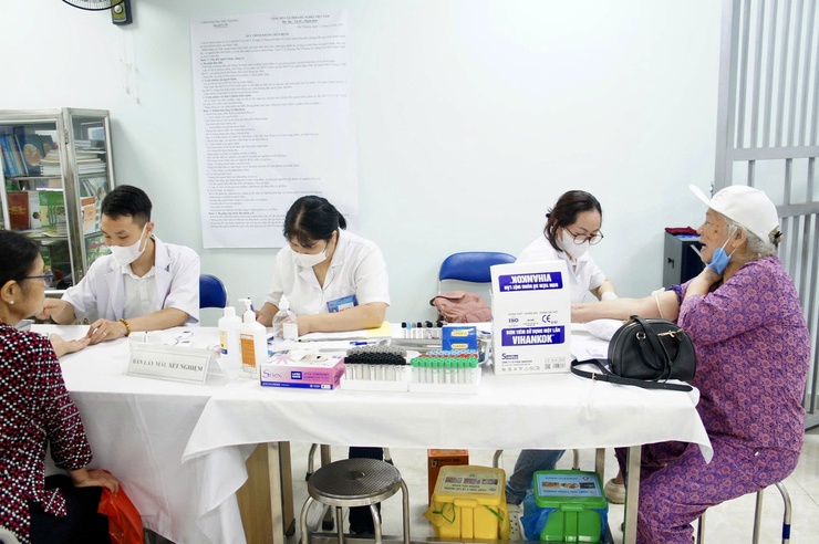 Phường Phú Thượng tổ chức thành công Chương trình khám sức khỏe nhân dân hưởng ứng Ngày Sức khỏe Thế giới (07/4)- Ảnh 3.