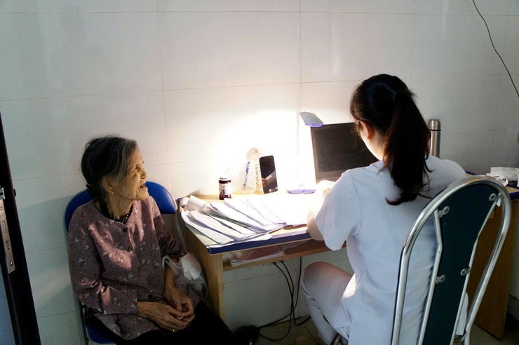 Phường Phú Thượng tổ chức thành công Chương trình khám sức khỏe nhân dân hưởng ứng Ngày Sức khỏe Thế giới (07/4)- Ảnh 9.