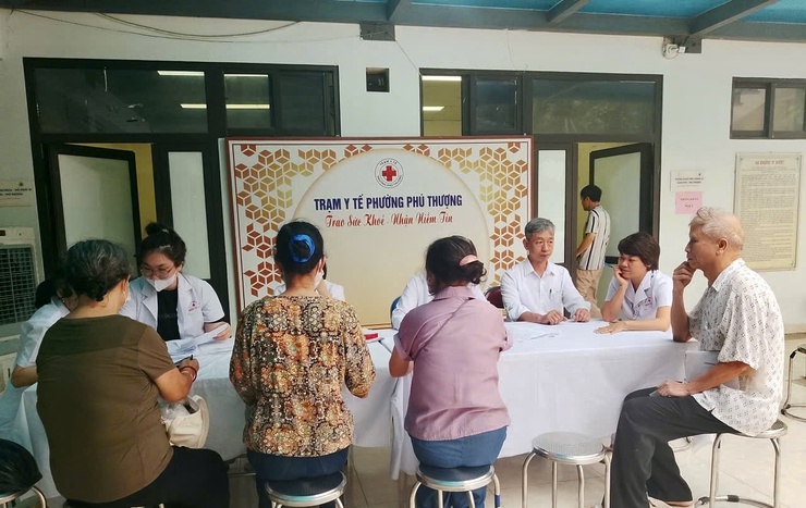 Phường Phú Thượng tổ chức thành công Chương trình khám sức khỏe nhân dân hưởng ứng Ngày Sức khỏe Thế giới (07/4)- Ảnh 2.