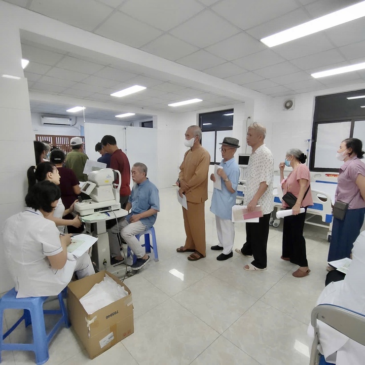 Phường Phú Thượng tổ chức thành công Chương trình khám sức khỏe nhân dân hưởng ứng Ngày Sức khỏe Thế giới (07/4)- Ảnh 5.