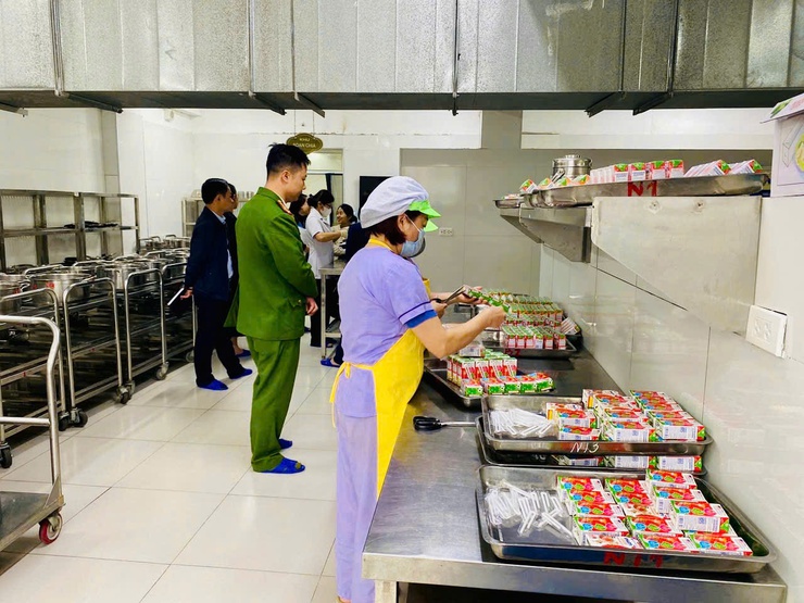 Phường Thanh Liệt tăng cường kiểm tra, giám sát công tác đảm bảo an toàn thực phẩm trong Quý I/2026.- Ảnh 14.