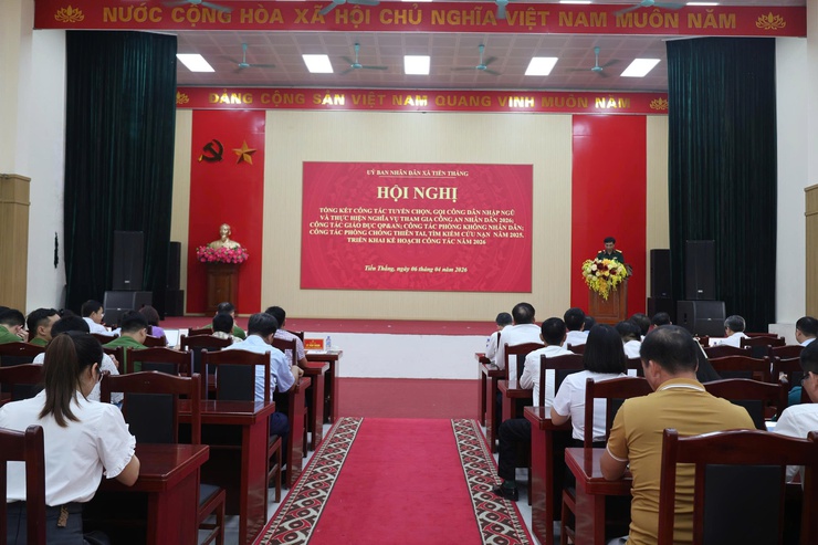 Tiến Thắng: Khen thưởng trong công tác tuyển quân, giáo dục quốc phòng và an ninh- Ảnh 1.