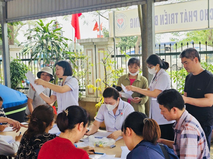 Trạm Y tế Phường Thanh Liệt tổ chức khám sức khỏe cho người tham gia sản xuất, chế biến, kinh doanh thực phẩm và dịch vụ ăn uống trên địa bàn- Ảnh 1.