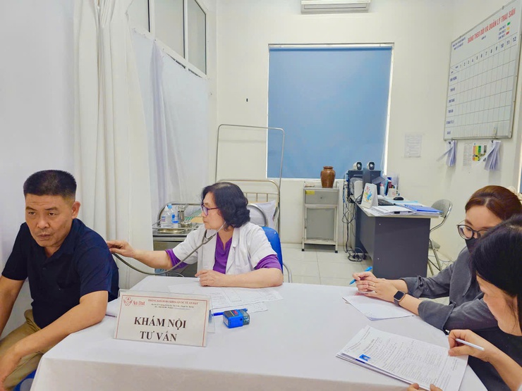 Trạm Y tế Phường Thanh Liệt tổ chức khám sức khỏe cho người tham gia sản xuất, chế biến, kinh doanh thực phẩm và dịch vụ ăn uống trên địa bàn- Ảnh 4.