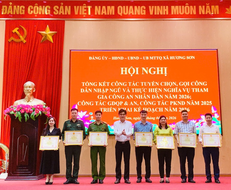 Xã Hương Sơn hoàn thành 100% công tác tuyển quân- Ảnh 4.
