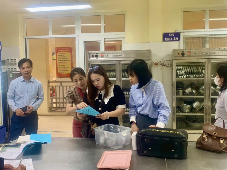 kiểm tra công tác đảm bảo ATTP tại bếp ăn tập thể Trường Mầm non Đại Thắng ở cả hai cơ sở- Ảnh 2.