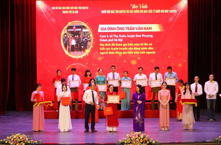 Gia đình nhân ái- Ảnh 4.