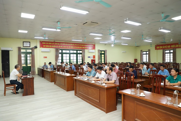 Hội nghị nghe báo cáo kết quả rà soát diện tích đất rừng hiện có và xây dựng phương án trồng cây dược liệu trên địa bàn xã- Ảnh 1.