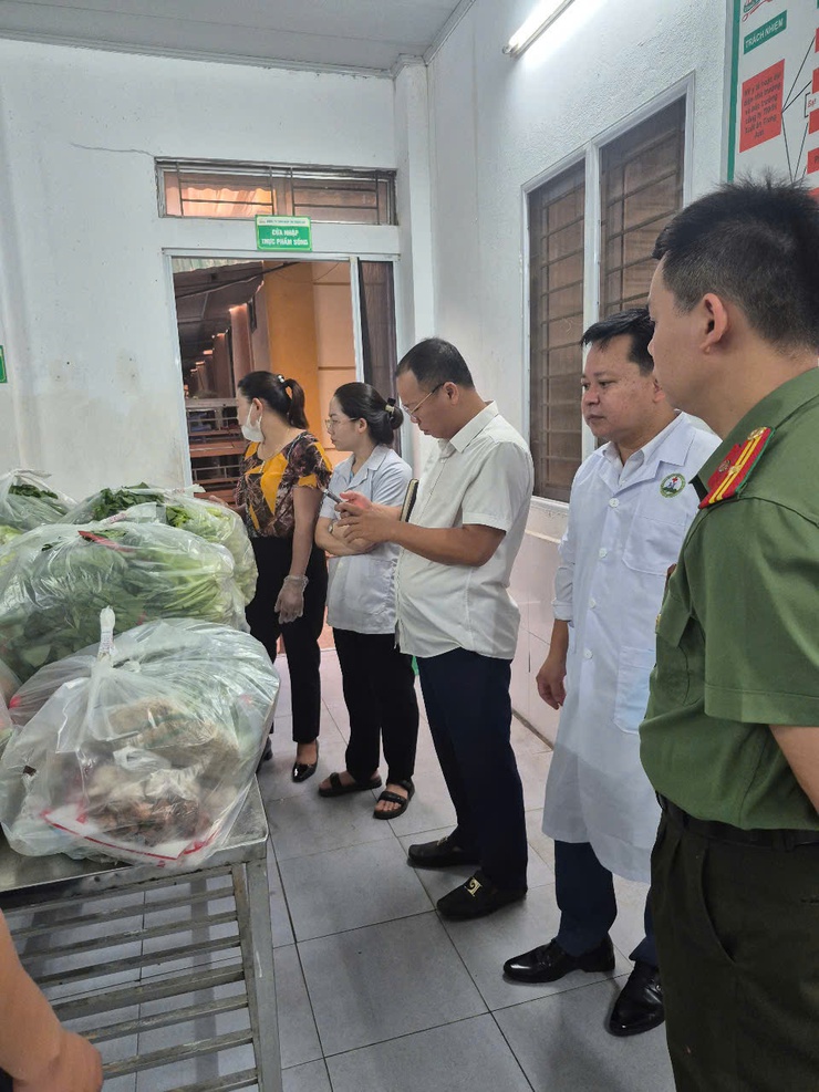 Xã Vật Lại tăng cường kiểm tra đột xuất nhằm đảm bảo an toàn thực phẩm tại các bếp ăn bán trú- Ảnh 2.