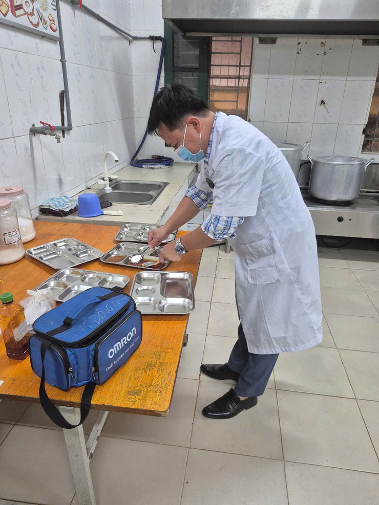 Xã Vật Lại tăng cường kiểm tra đột xuất nhằm đảm bảo an toàn thực phẩm tại các bếp ăn bán trú- Ảnh 3.
