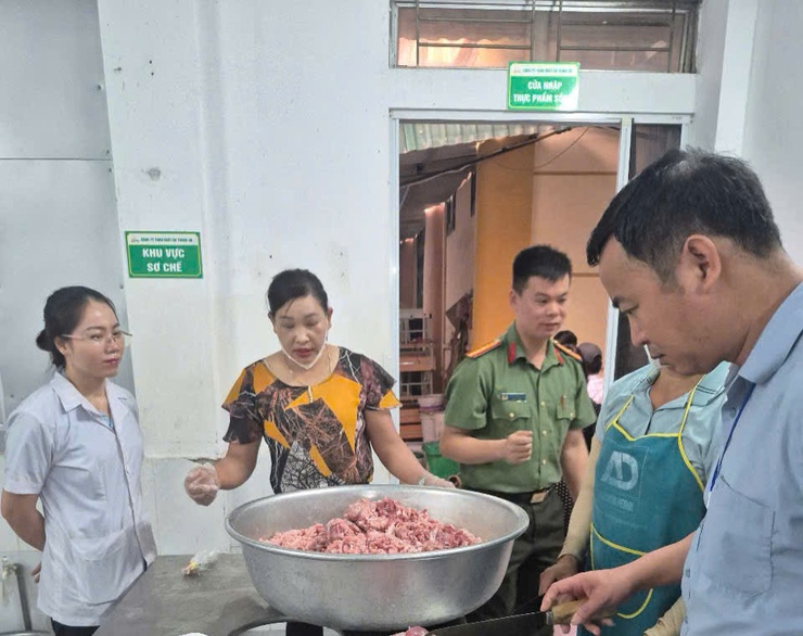 Xã Vật Lại tăng cường kiểm tra đột xuất nhằm đảm bảo an toàn thực phẩm tại các bếp ăn bán trú- Ảnh 1.