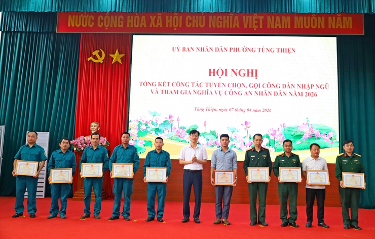 Phường Tùng Thiện tổng kết công tác tuyển chọn, gọi công dân nhập ngũ và thực hiện nghĩa vụ tham gia công an nhân dân năm 2026- Ảnh 5.