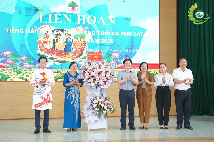 PHÚ CÁT TỔ CHỨC THÀNH CÔNG LIÊN HOAN "TIẾNG HÁT DÂN CA NGƯỜI CAO TUỔI" LẦN THỨ NHẤT NĂM 2026- Ảnh 1.