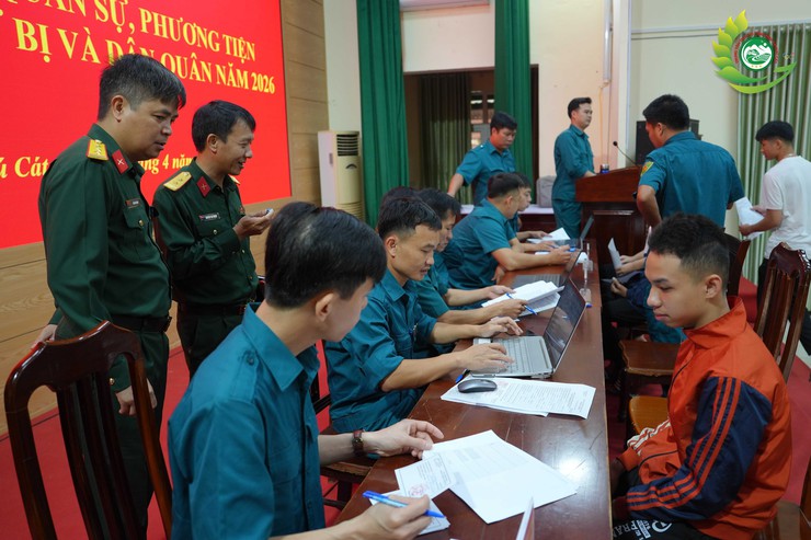 Phú Cát tổ chức đăng ký nghĩa vụ quân sự, phương tiện kỹ thuật dự bị và dân quân tự vệ năm 2026- Ảnh 1.