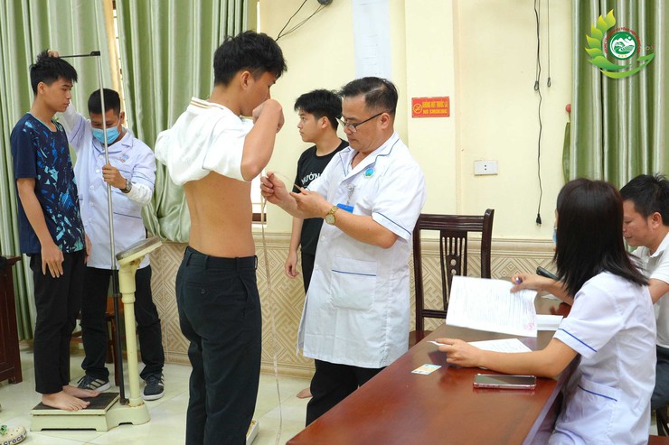 Phú Cát tổ chức đăng ký nghĩa vụ quân sự, phương tiện kỹ thuật dự bị và dân quân tự vệ năm 2026- Ảnh 4.