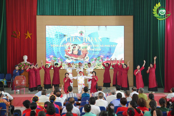 PHÚ CÁT TỔ CHỨC THÀNH CÔNG LIÊN HOAN "TIẾNG HÁT DÂN CA NGƯỜI CAO TUỔI" LẦN THỨ NHẤT NĂM 2026- Ảnh 4.