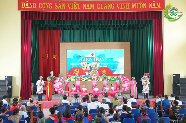PHÚ CÁT TỔ CHỨC THÀNH CÔNG LIÊN HOAN "TIẾNG HÁT DÂN CA NGƯỜI CAO TUỔI" LẦN THỨ NHẤT NĂM 2026- Ảnh 6.